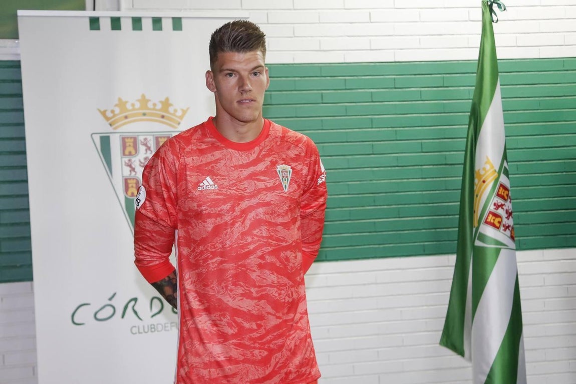 Así es la nueva equipación del Córdoba CF, en imágenes