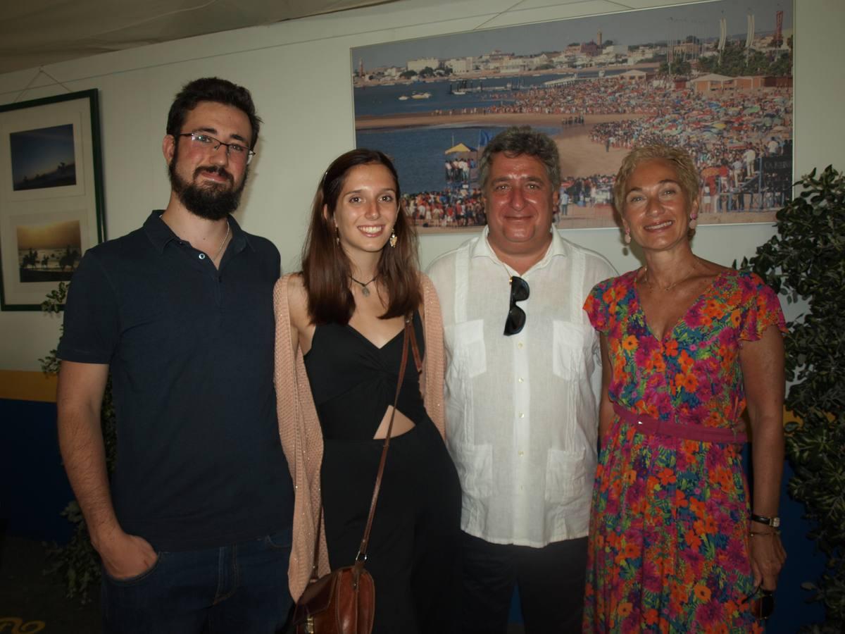 Ignacio Merino, Inés y David de Cáceres y Mercedes González. 