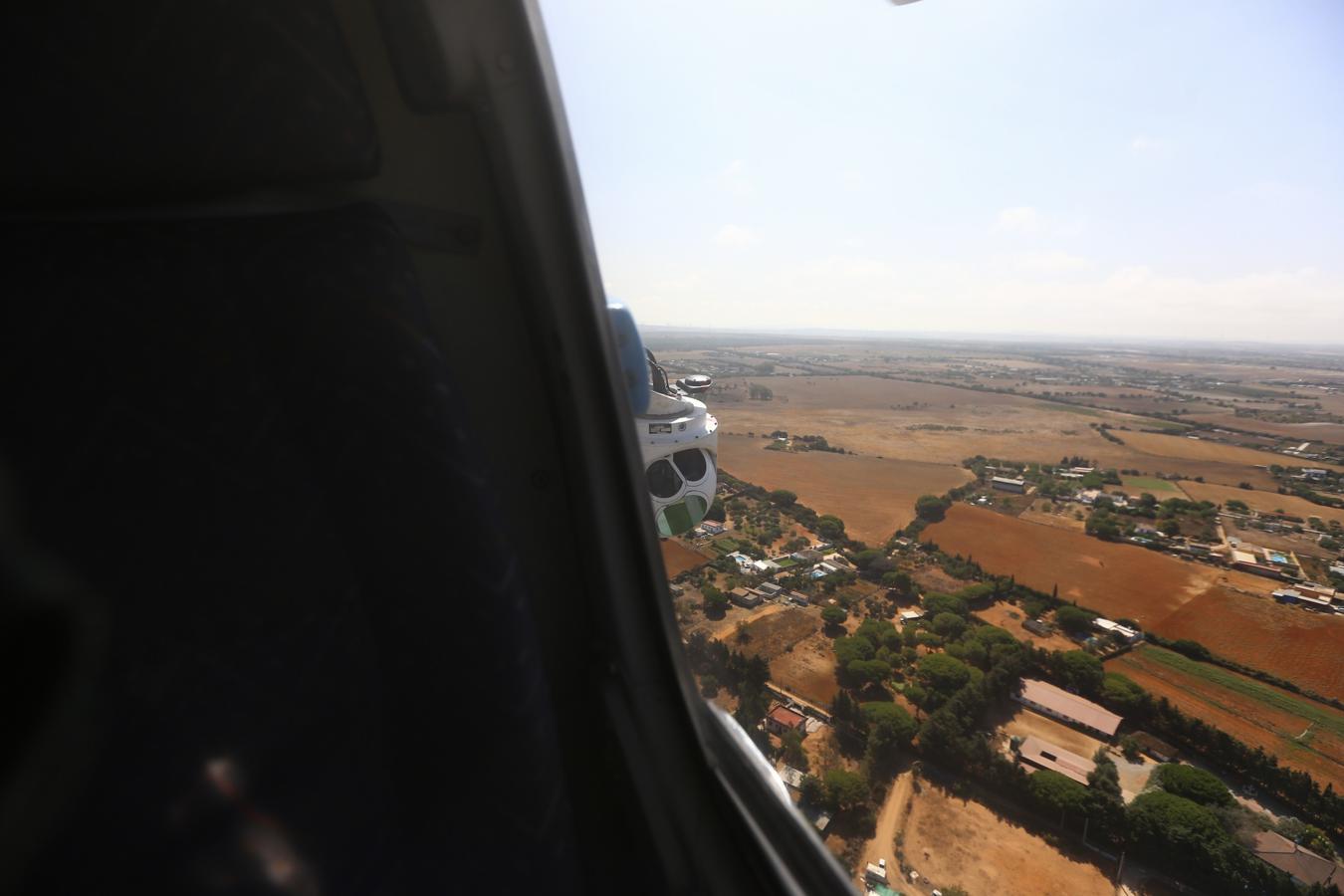 Fotos: Así vigila el helicóptero de la DGT las carreteras de Cádiz