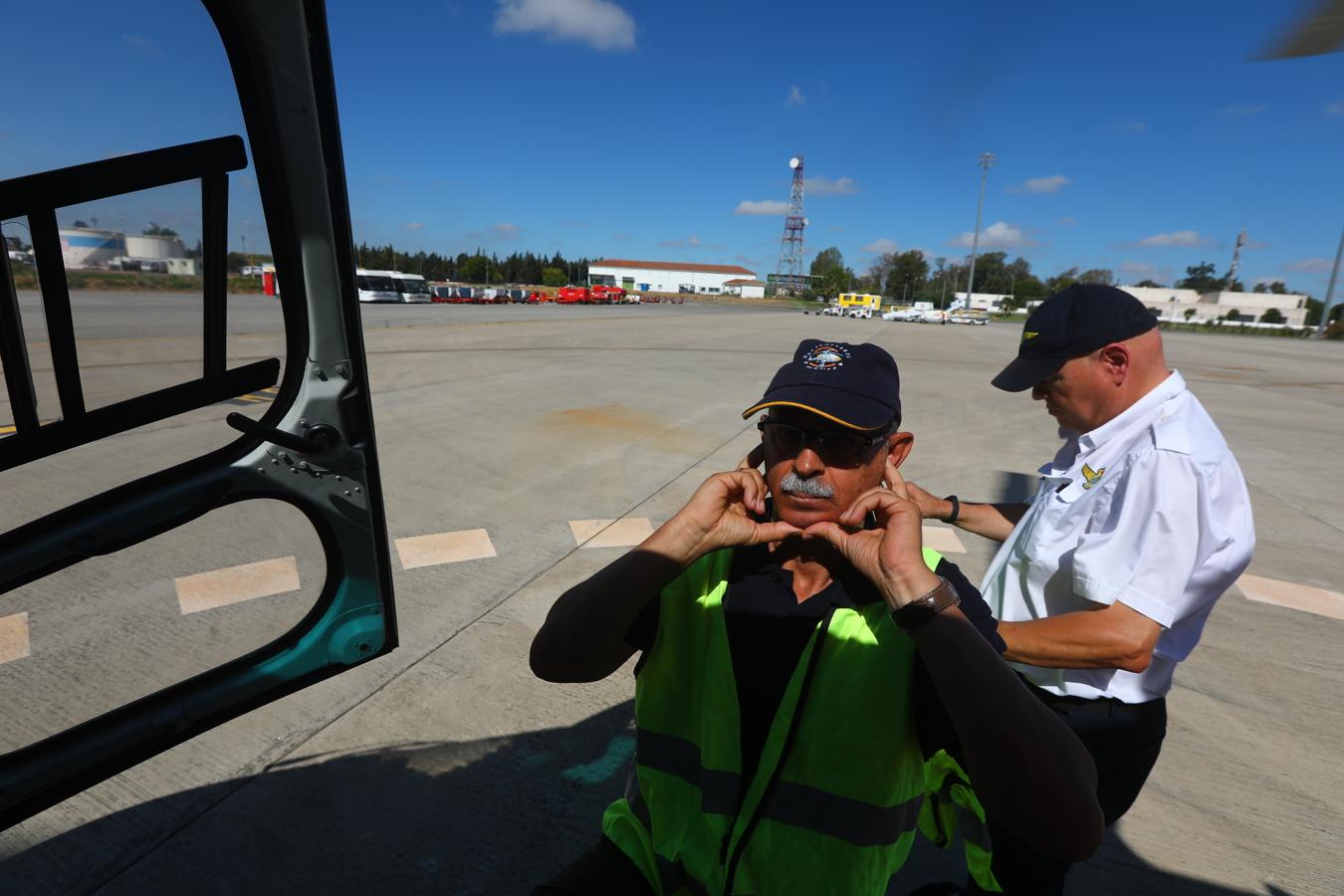 Fotos: Así vigila el helicóptero de la DGT las carreteras de Cádiz