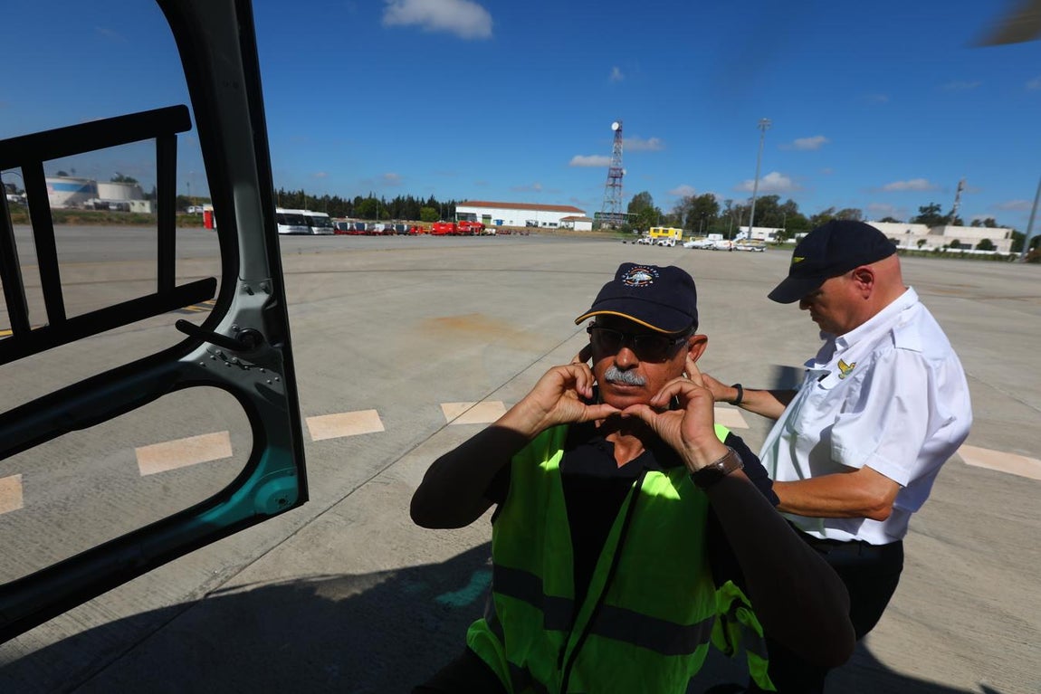 Fotos: Así vigila el helicóptero de la DGT las carreteras de Cádiz
