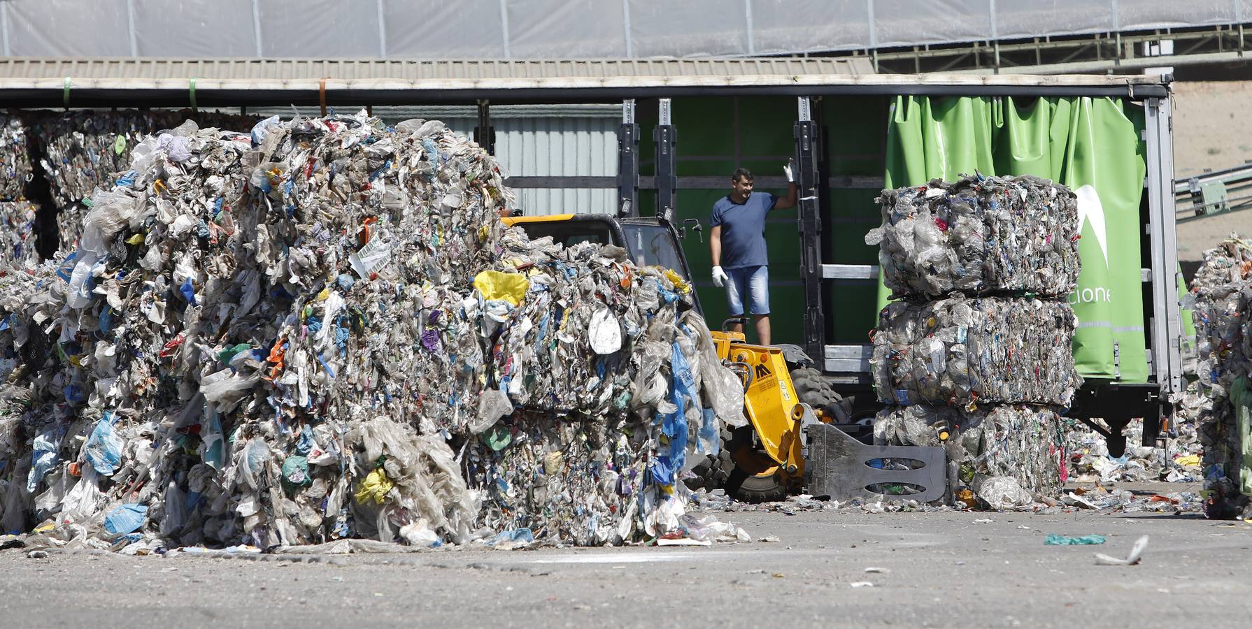 Las entrañas del complejo medioambiental de Sadeco en el Lobatón, en imágenes