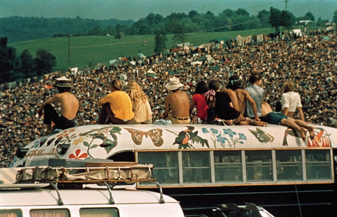 Repasamos algunas de las fotos más icónicas del mítico festival de 1969, uno de los hitos de la cultura del siglo XX. En la imagen, el bus que se hizo mítico gracias al documental «Woodstock: 3 días de paz y música», que se estrenó en 1970. 