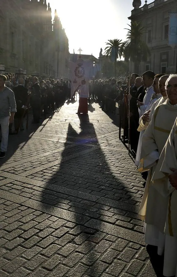 Procesión Virgen de los Reyes: en imágenes, una mañana de fervor en Sevilla