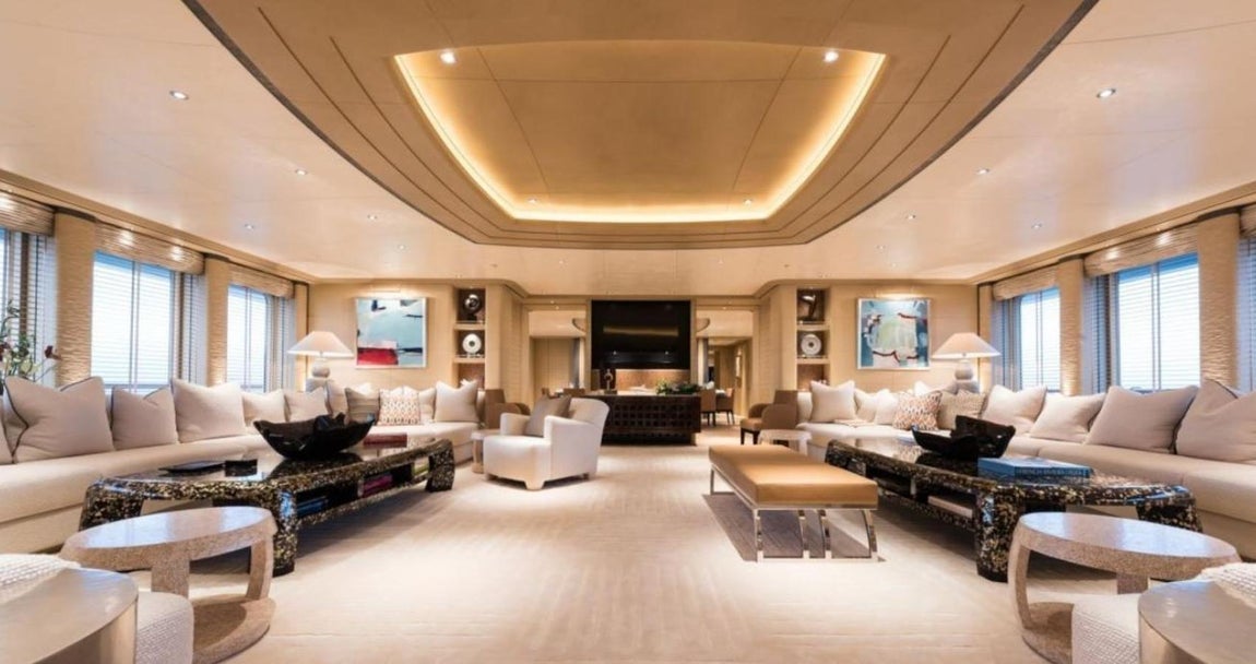 Abeking &amp; Rasmussen Yachts. pero en la actualidad están especializados en yates de motor personalizados hechos de acero