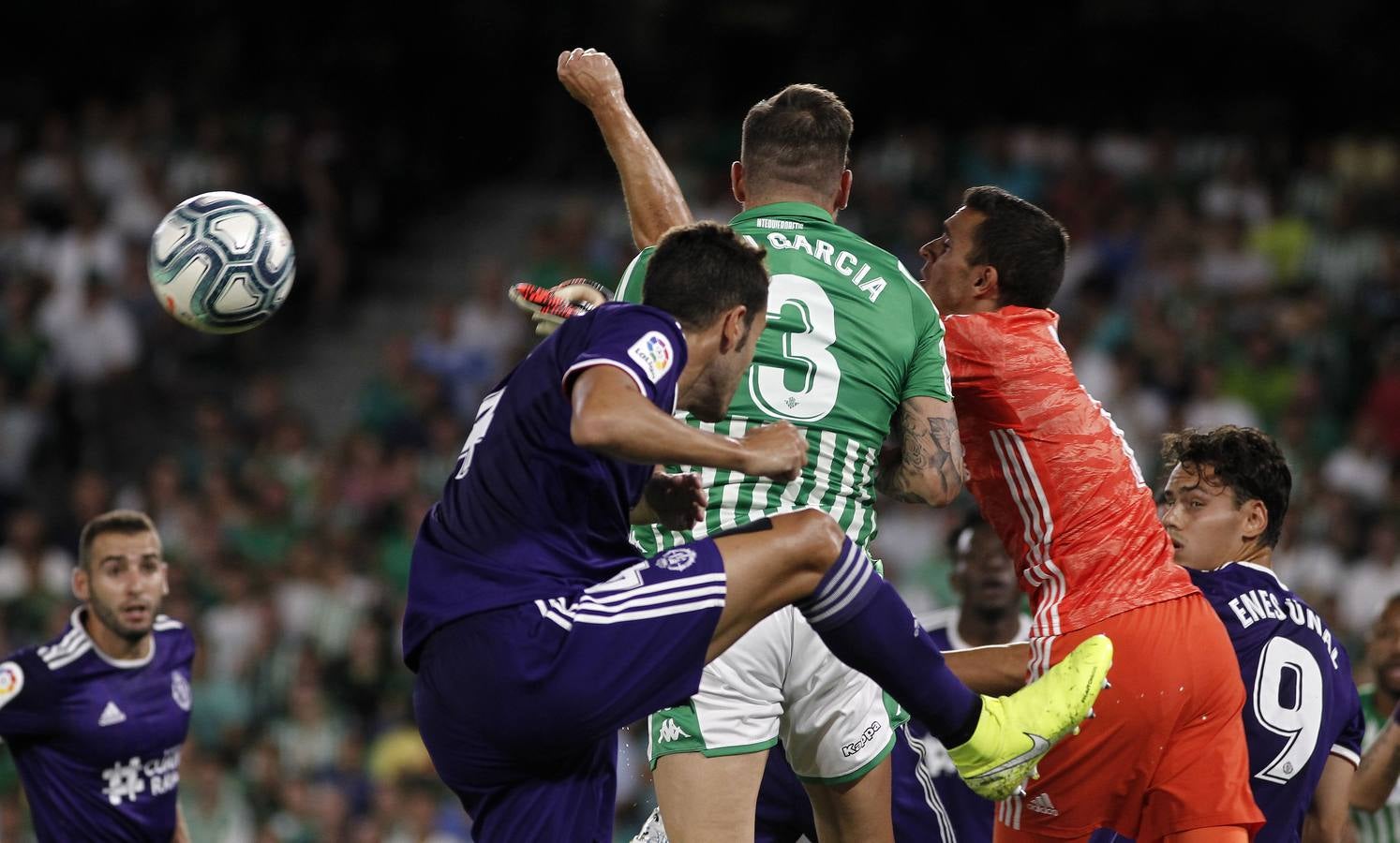 Las mejores imágenes del encuentro entre el Real Betis y el Real Valladolid en el Benito Villamarín