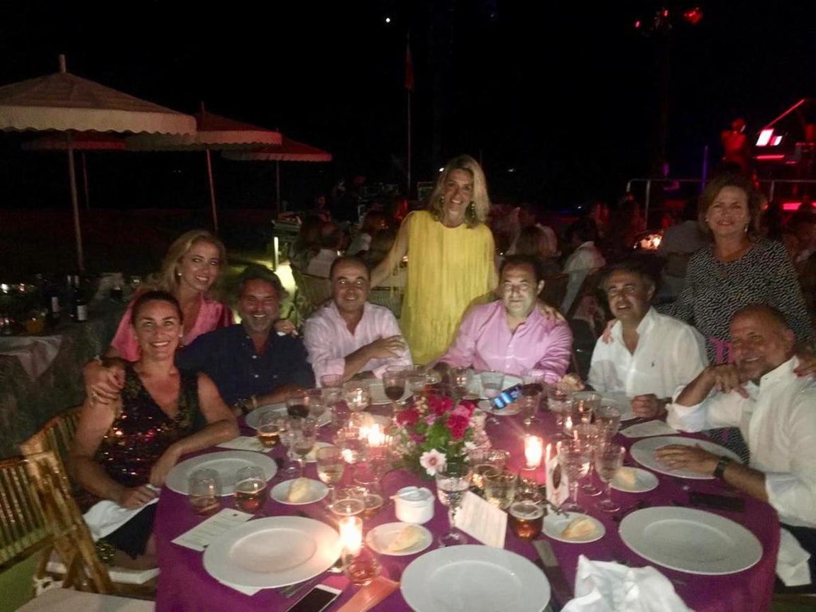 Cecilia Chacartegui, Mónica García, Tomás Fernández-Tagle, Luis de Miñón, Gabriela Muñoz, Jaime Arias, Arturo Redondo, Cristina Bellido y Chavi Pérez de Eulate. 