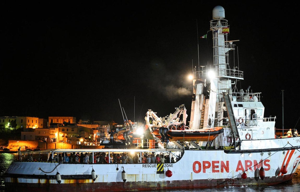 El Open Arms, en el momento en que llega a Lampedusa. 