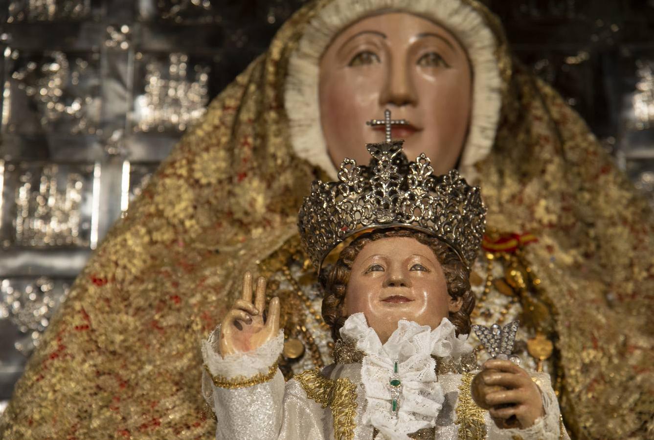 La Virgen de los Reyes en su camarín