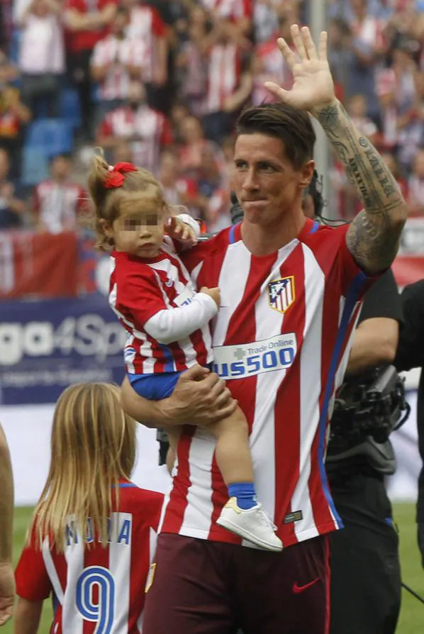 Torres se despide de la afición del Atlético. Uno de los momentos más emotivos de los últimos años. 