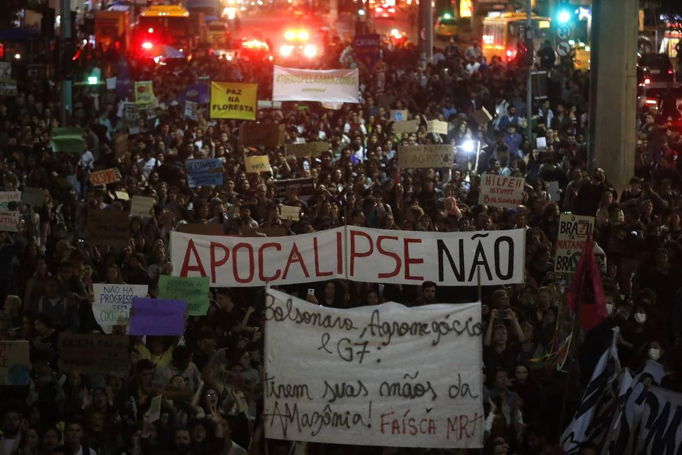 Los activistas se manifiestan durante una protesta contra el Gobierno del presidente brasileño Jair Bolsonaro en Río de Janeiro, Brasil. 