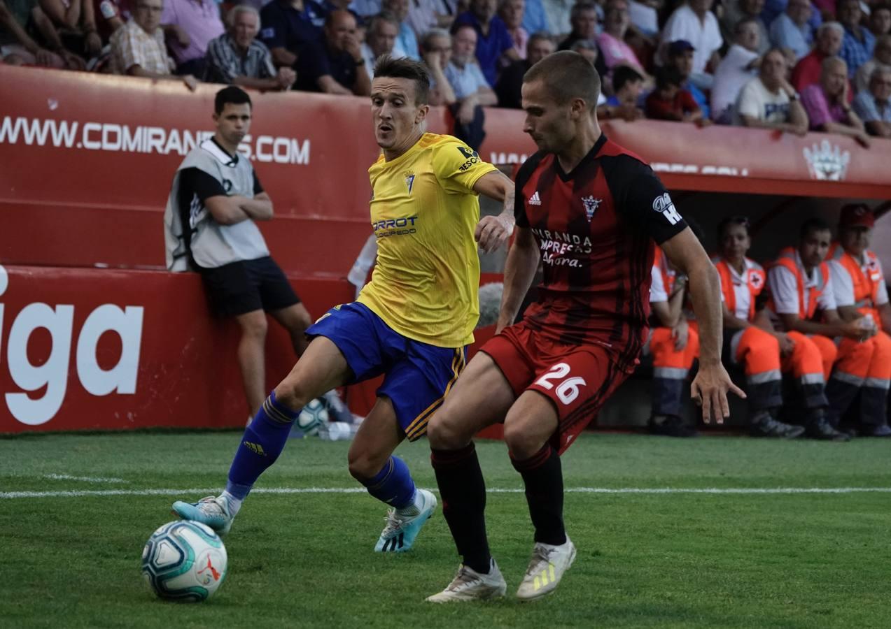 Las mejores imágenes del CD Mirandés-Cádiz CF