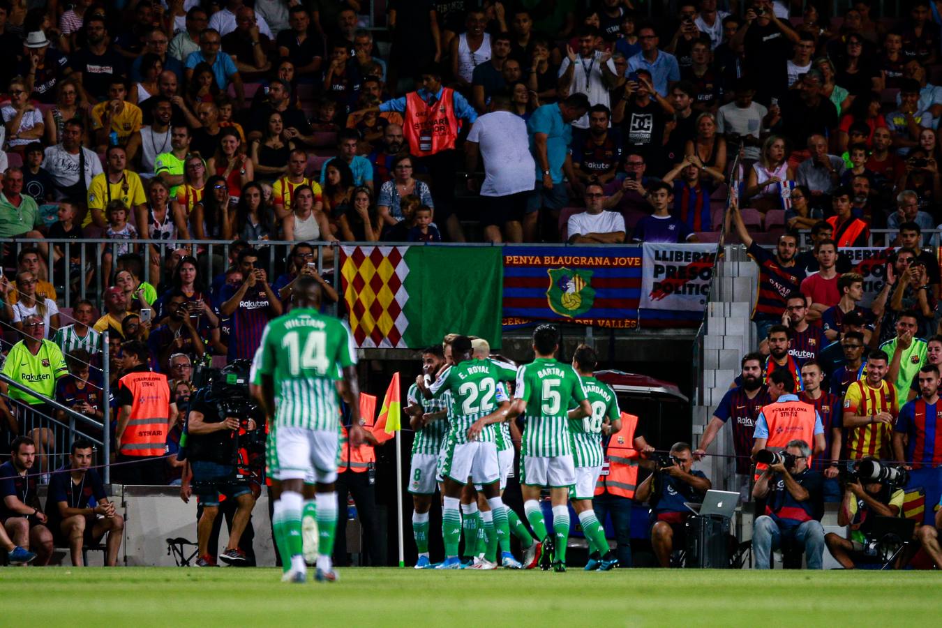 En imágenes, la derrota del Real Betis antes el FC Barcelona en el Camp Nou (5-2)