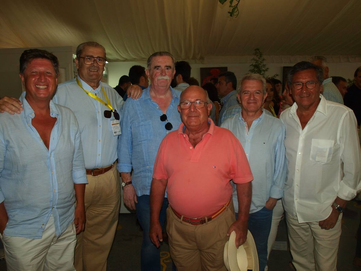 Manuel Ojeda, José María y Carlos Lacave, Rafael Sáinz, Jesús Pérez y Fernando Morán en el Jockey Club. 