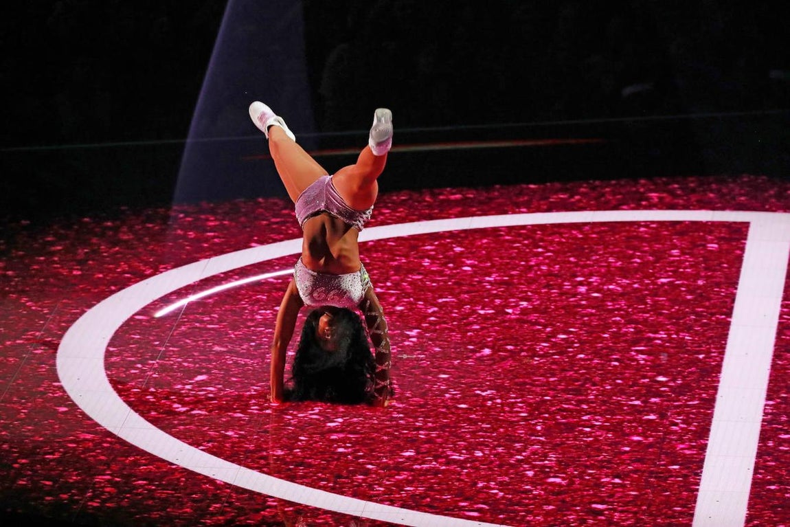 La acrobática Normani. 