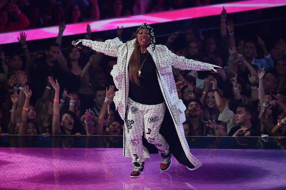 Queen Latifah demostrando solvencia. 