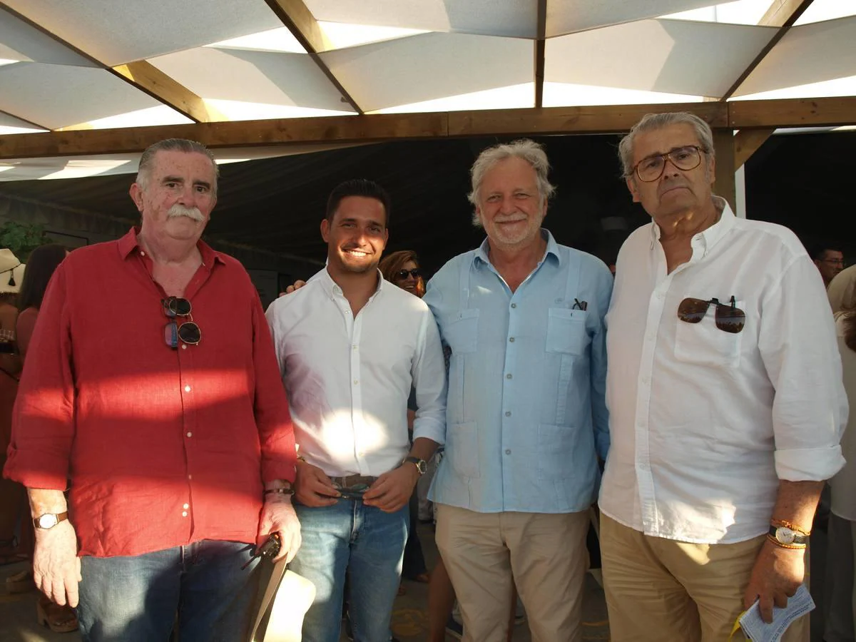 Carlos Lacave, Daniel Caballero, el duque de Medina Sidonia y José María Lacave en el Jockey Club