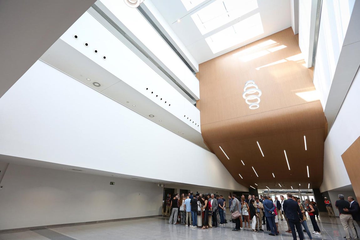 Imágenes de las nuevas habitaciones y servicios del hospital de Toledo