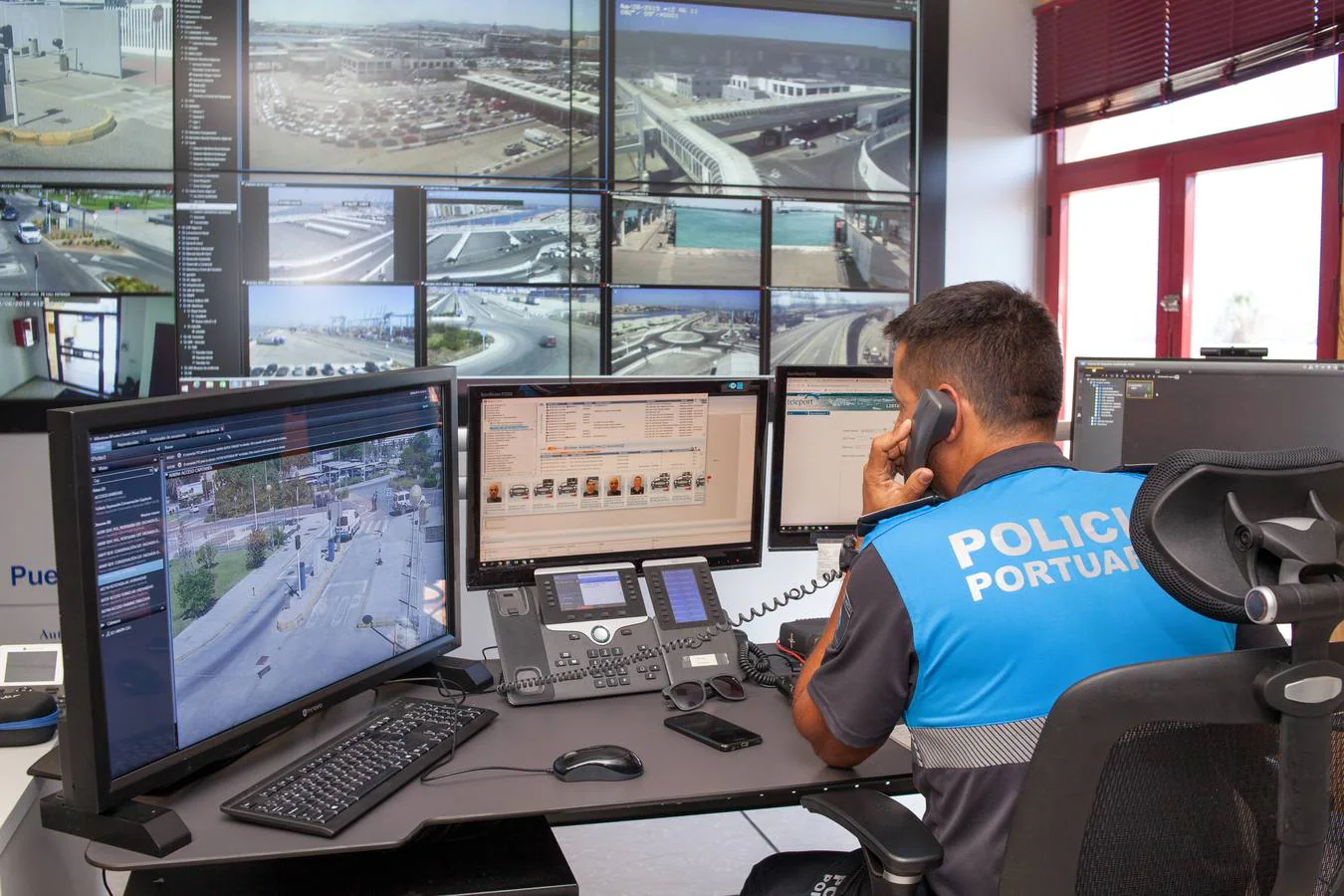 Policía Portuaria de Algeciras: Los centinelas de la seguridad en el mayor puerto de España