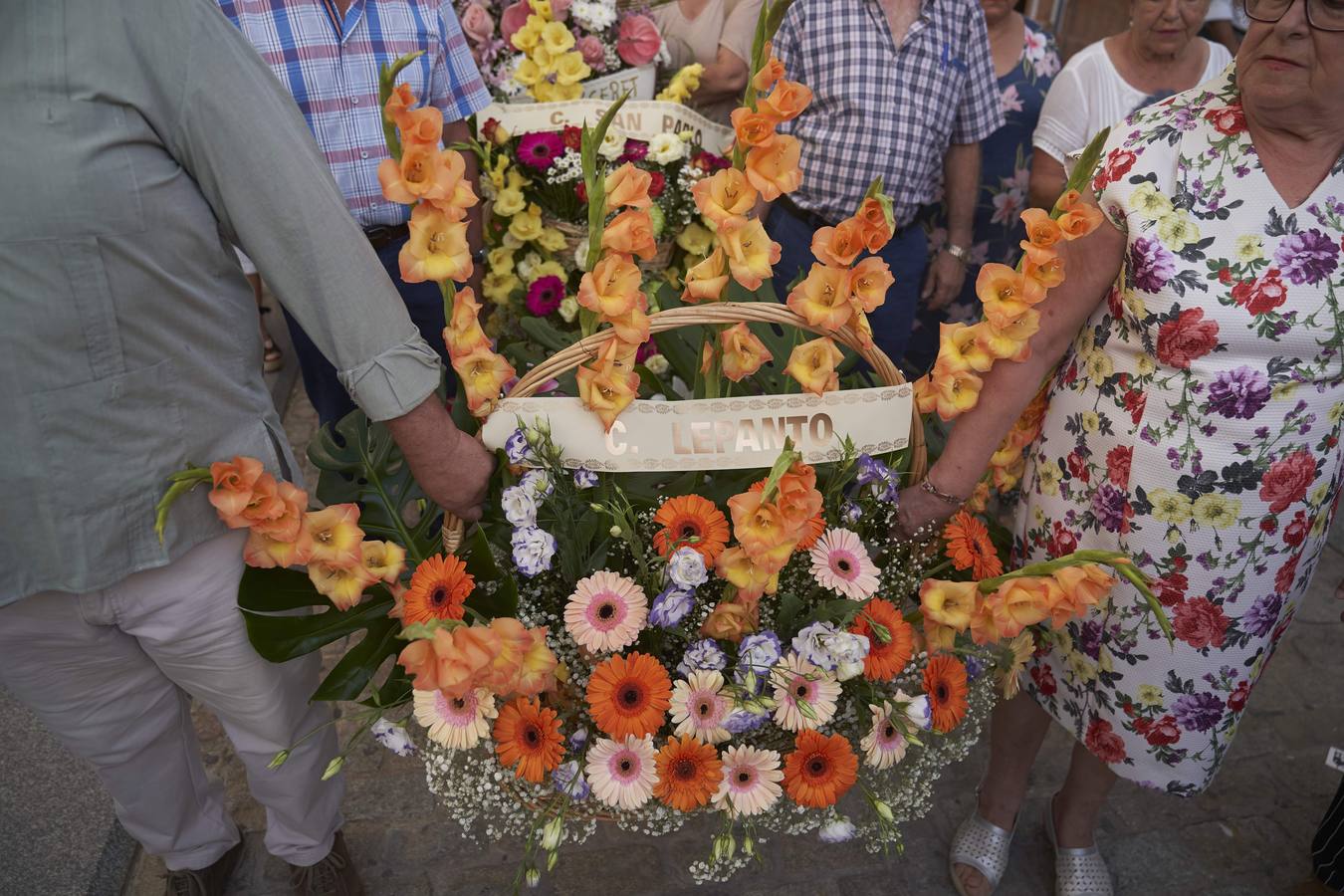 Venida de la Virgen del Rocío 2019: Flores para la Pastora