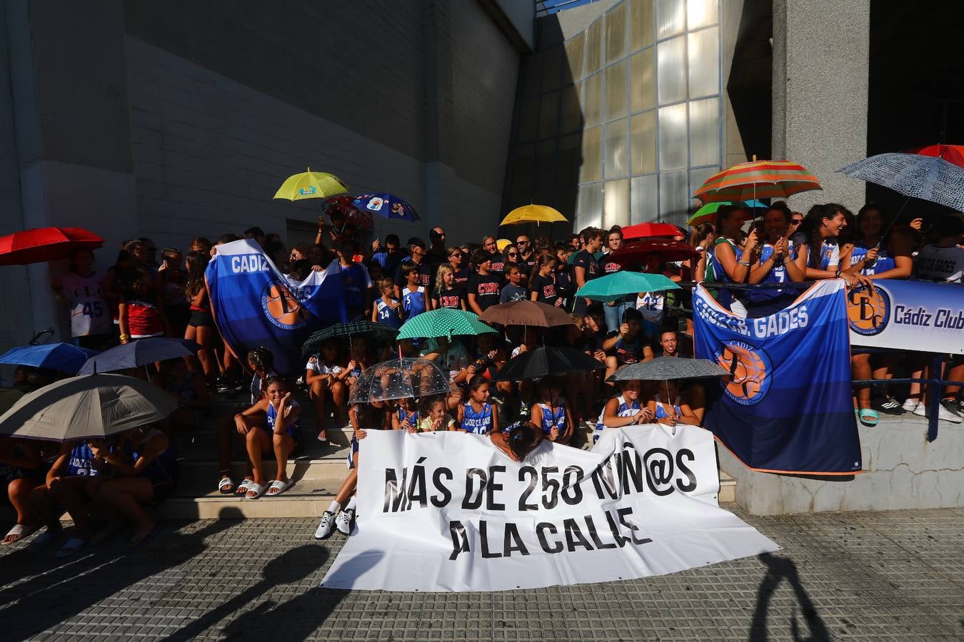 Fotos: Protesta por el mal estado de las instalaciones deportivas en Cádiz