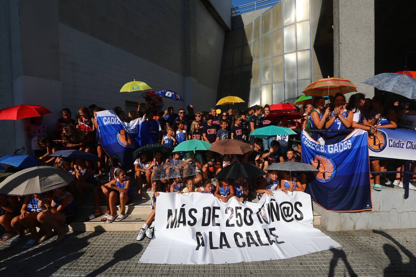 Fotos: Protesta por el mal estado de las instalaciones deportivas en Cádiz