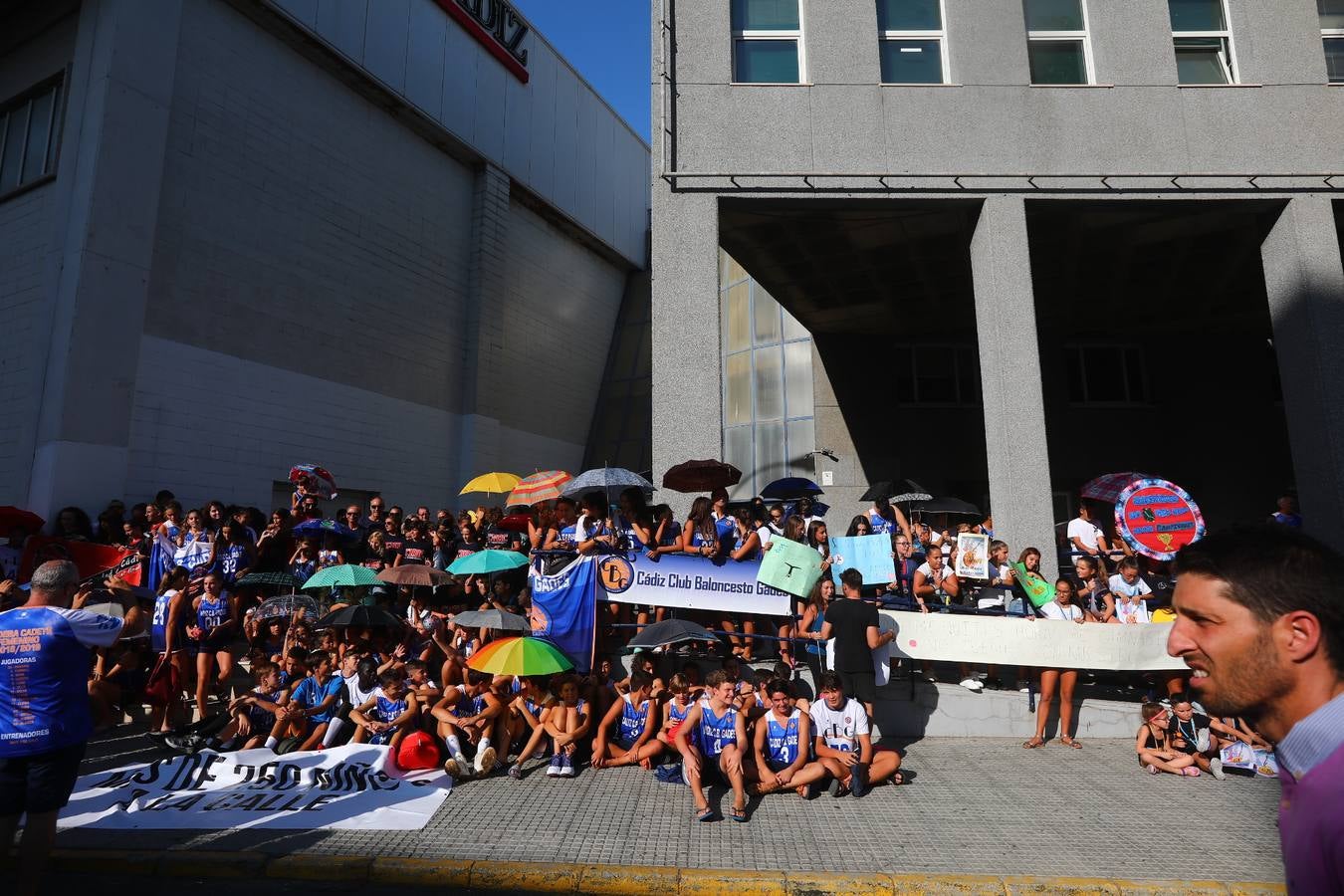 Fotos: Protesta por el mal estado de las instalaciones deportivas en Cádiz