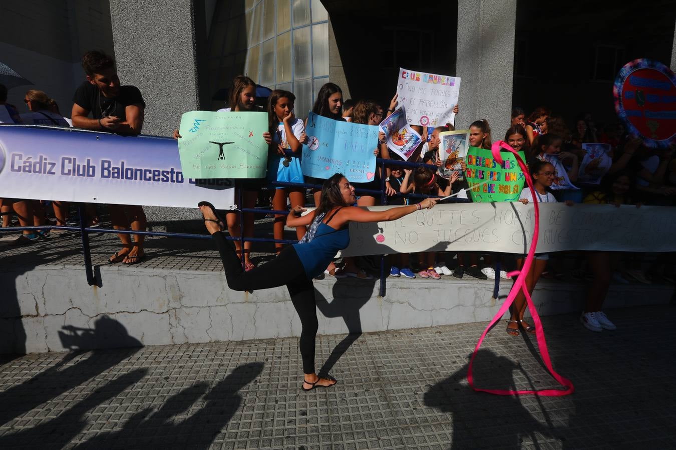 Fotos: Protesta por el mal estado de las instalaciones deportivas en Cádiz