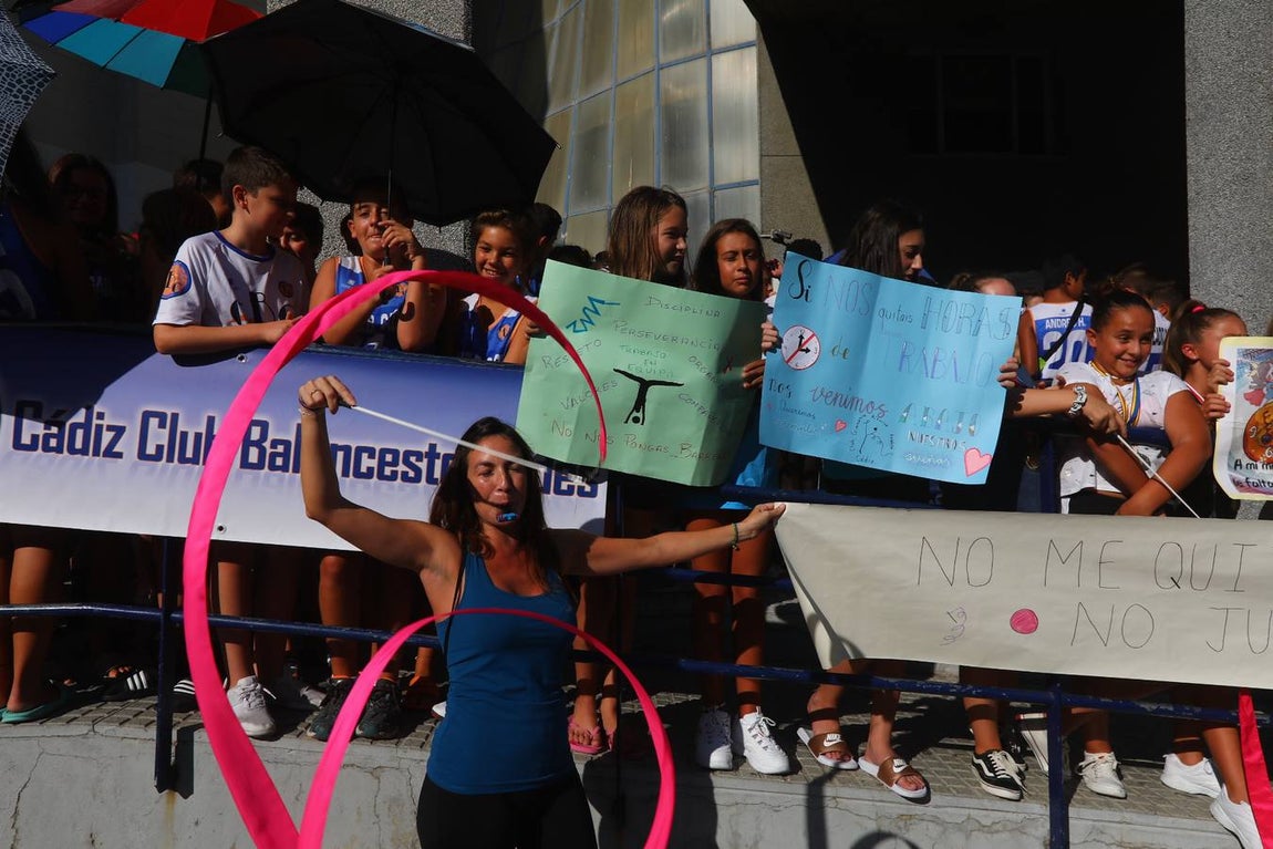 Fotos: Protesta por el mal estado de las instalaciones deportivas en Cádiz