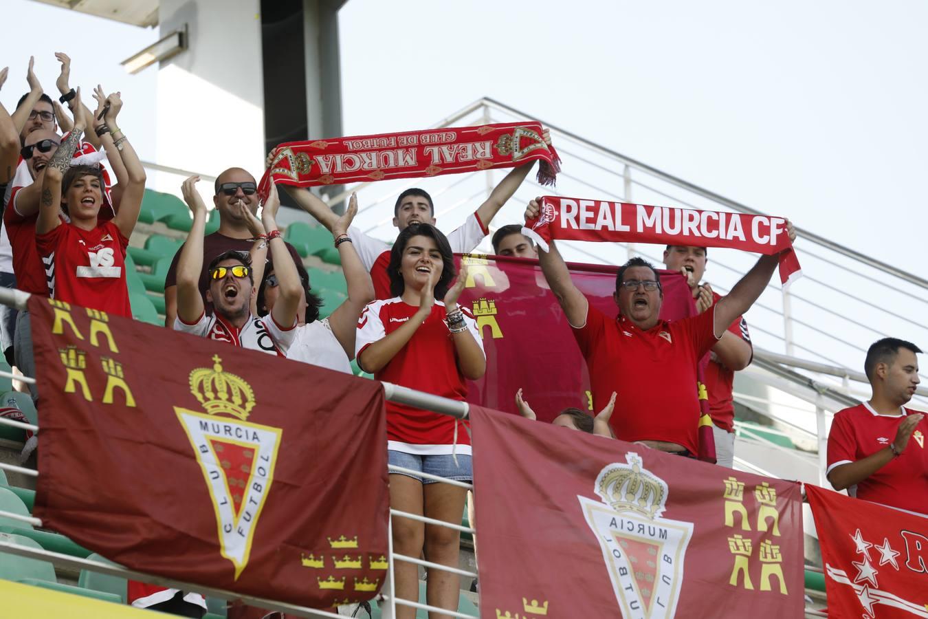 El ambiente en la grada del Córdoba CF-Murcia, en imágenes