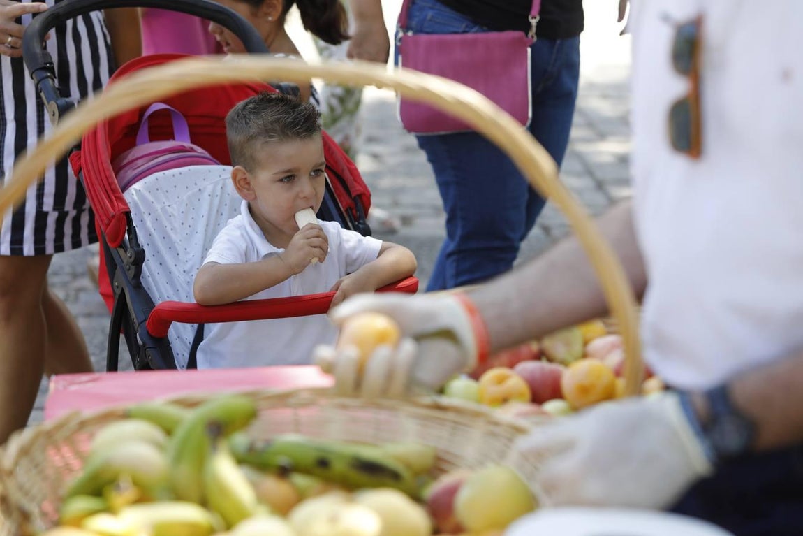 Piraguas y fruta gratis en la Velá de la Fuensanta de Córdoba