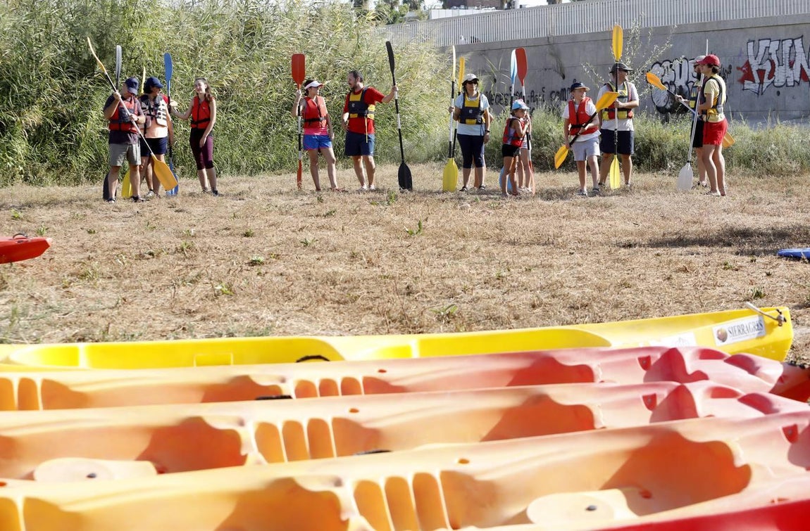 Piraguas y fruta gratis en la Velá de la Fuensanta de Córdoba