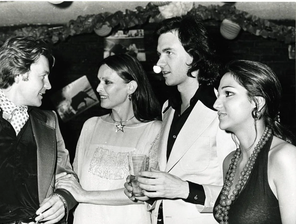 1970: Helmut Berger, Lucía Bosé, Camilo Sexto y Charo Vega en una imagen de los años 70. 