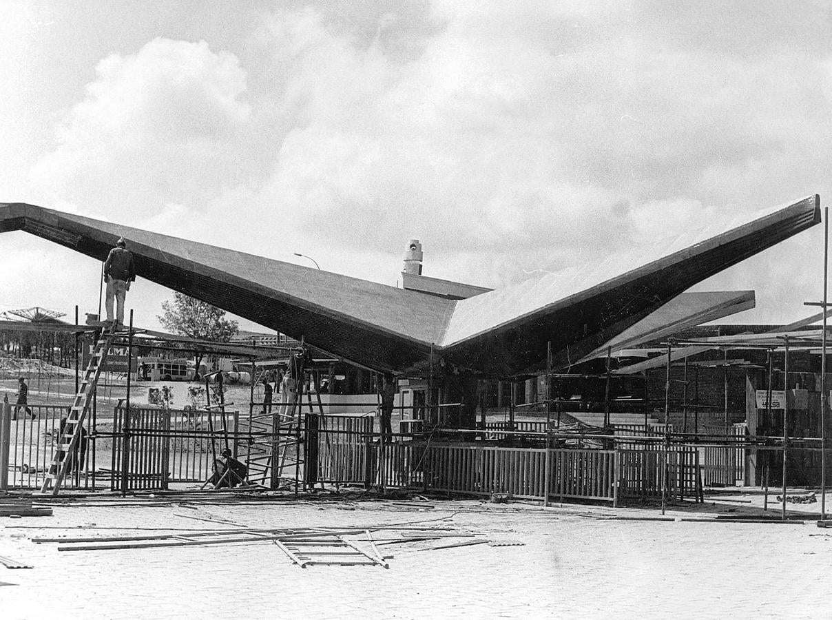 Últimos retoques. Los operarios terminaban de dar los últimos retoques al Parque unos meses antes de su inauguración oficial. En la imagen, de 1969, la entrada a las instalaciones