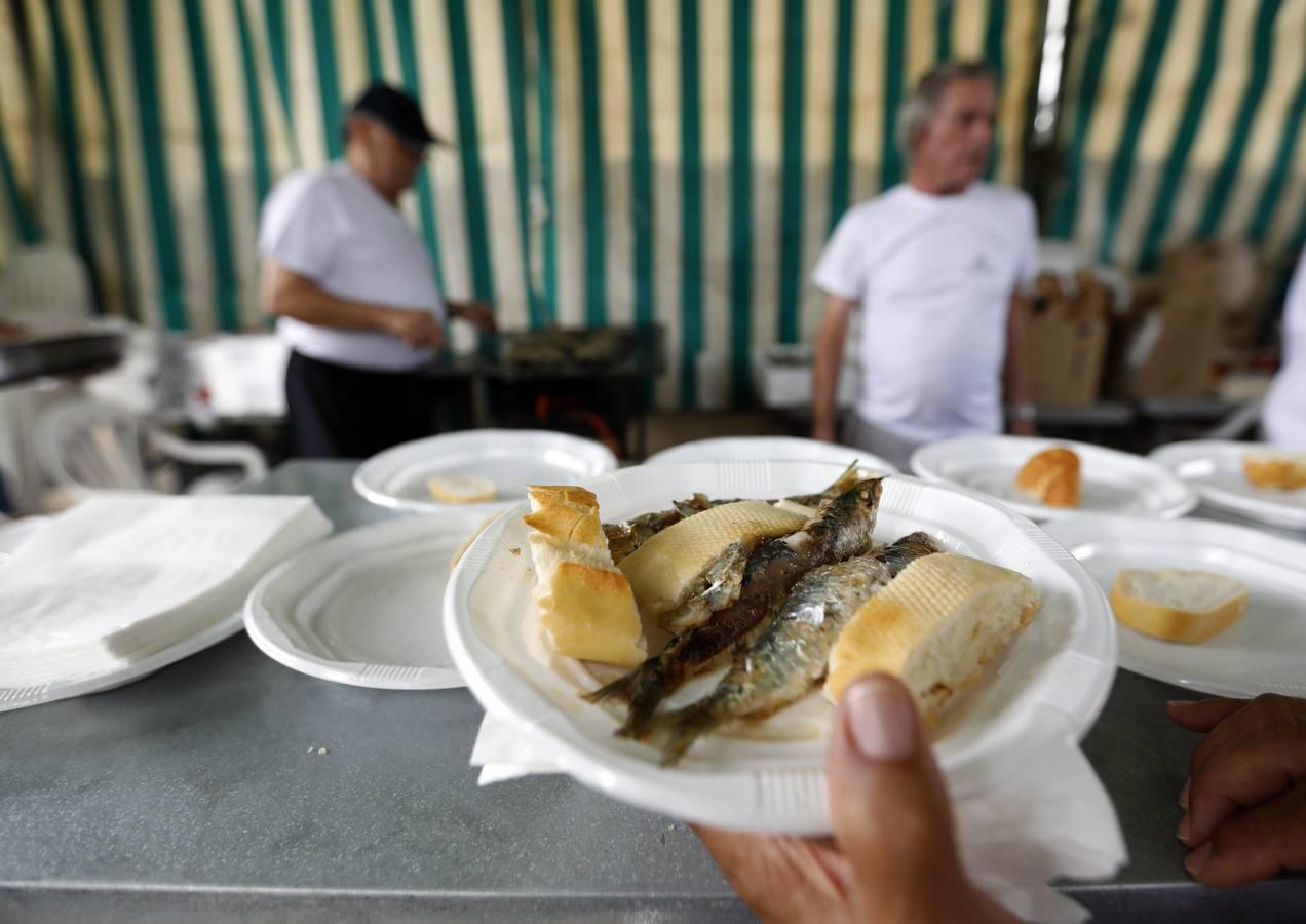 La tradicional «sardiná» de la Velá de la Fuensanta, en imágenes