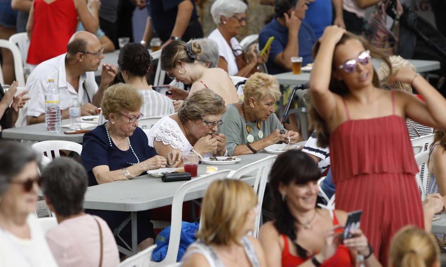 La tradicional «sardiná» de la Velá de la Fuensanta, en imágenes