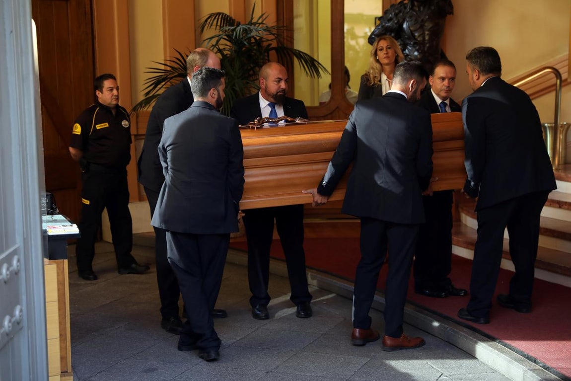 Llegada del féretro con los restos mortales de Camilo Sesto a la capilla ardiente, en la sede de la SGAE