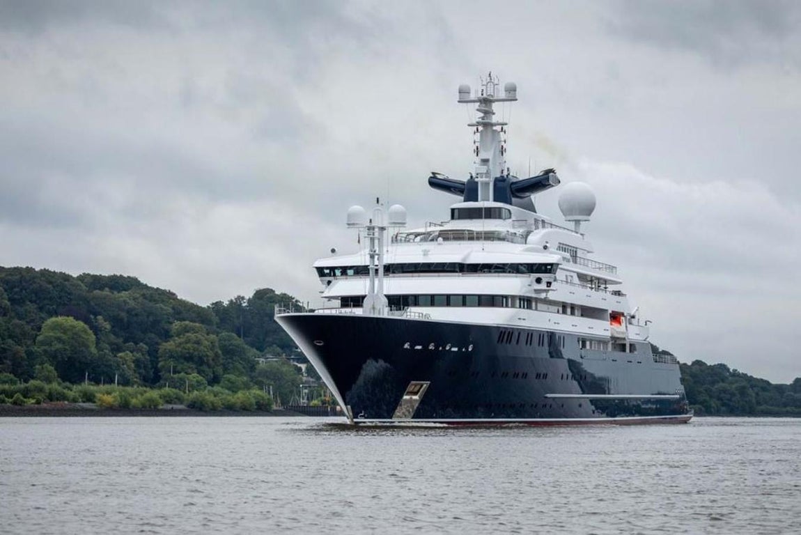 El megayate Octopus de 126 metros de eslora (414 pies), propiedad del fallecido multimillonario y cofundador de Microsoft, Paul Allen, acaba de ser puesto a la venta por la compañía de venta de yates de lujo Burgess Yachts por 326 millones de dólares, unos 295 millones de euros.