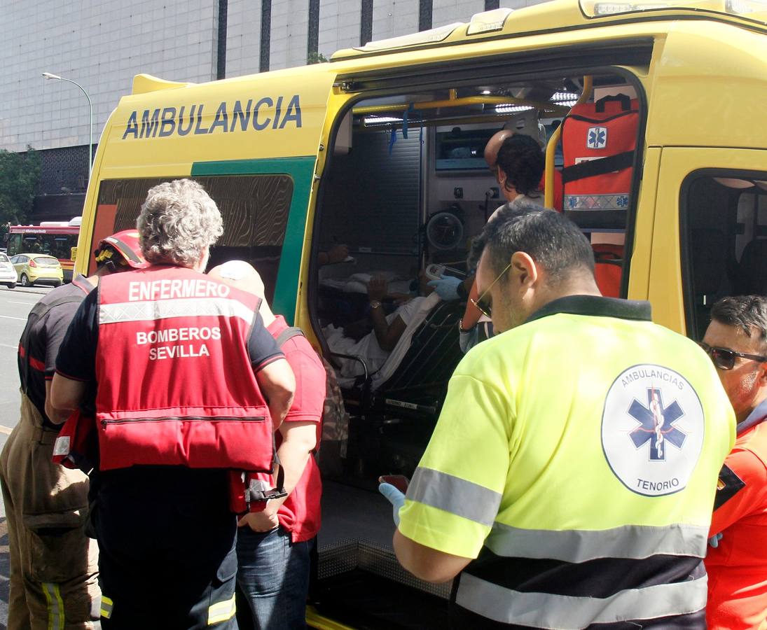 En imágenes, cae parte del andamiaje de la obra del hotel Los Lebreros de Sevilla