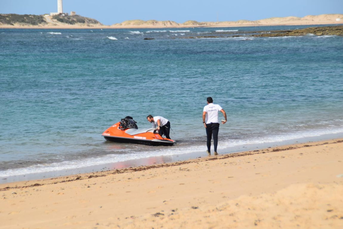En Fotos, la búsqueda del desaparecido en los Caños de Meca