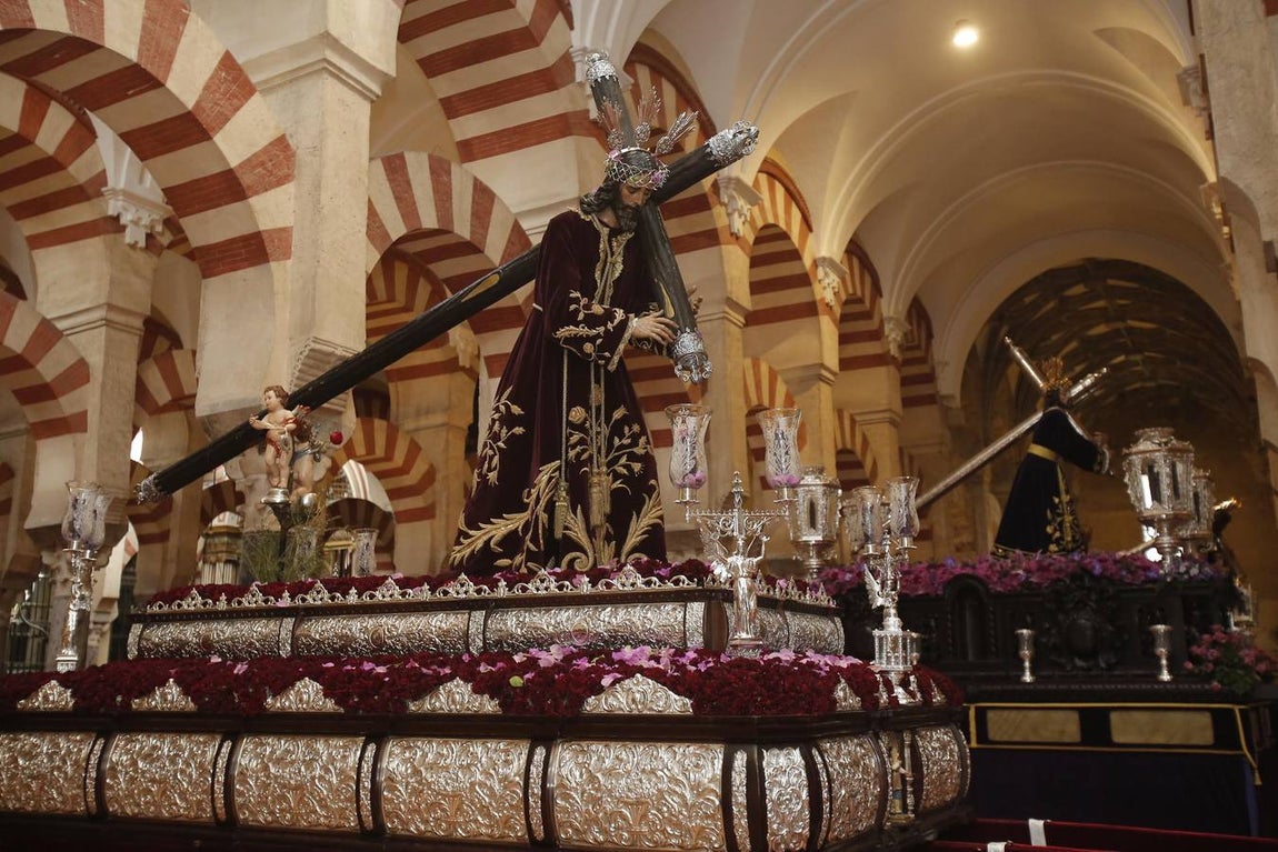 La magna exposición de Córdoba «Por tu Cruz redimiste el mundo», en imágenes