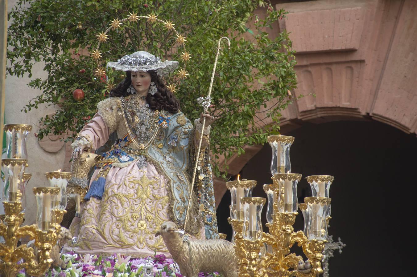 La Pastora de Santa Marina, en procesión