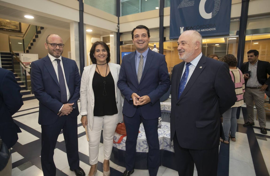 La charla de los alcaldes de Córdoba en el Colegio de Abogados, en imágenes