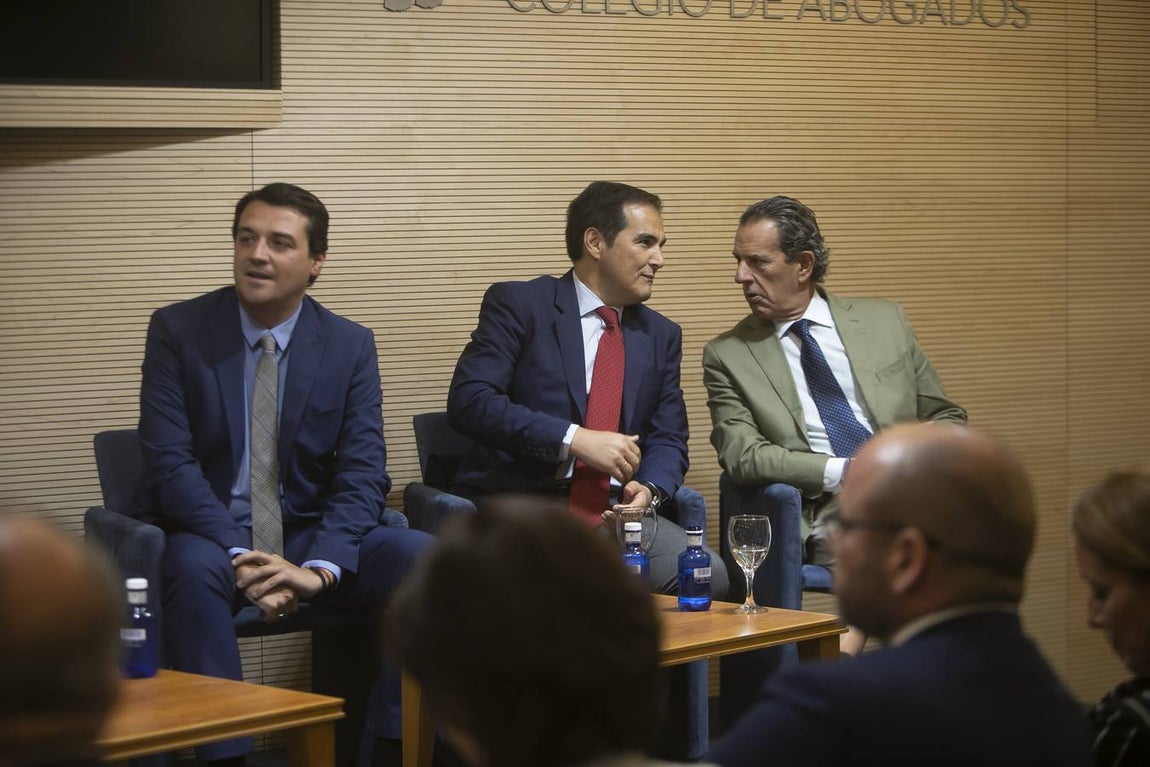 La charla de los alcaldes de Córdoba en el Colegio de Abogados, en imágenes