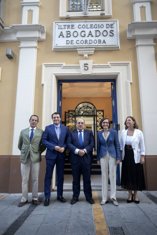 La charla de los alcaldes de Córdoba en el Colegio de Abogados, en imágenes