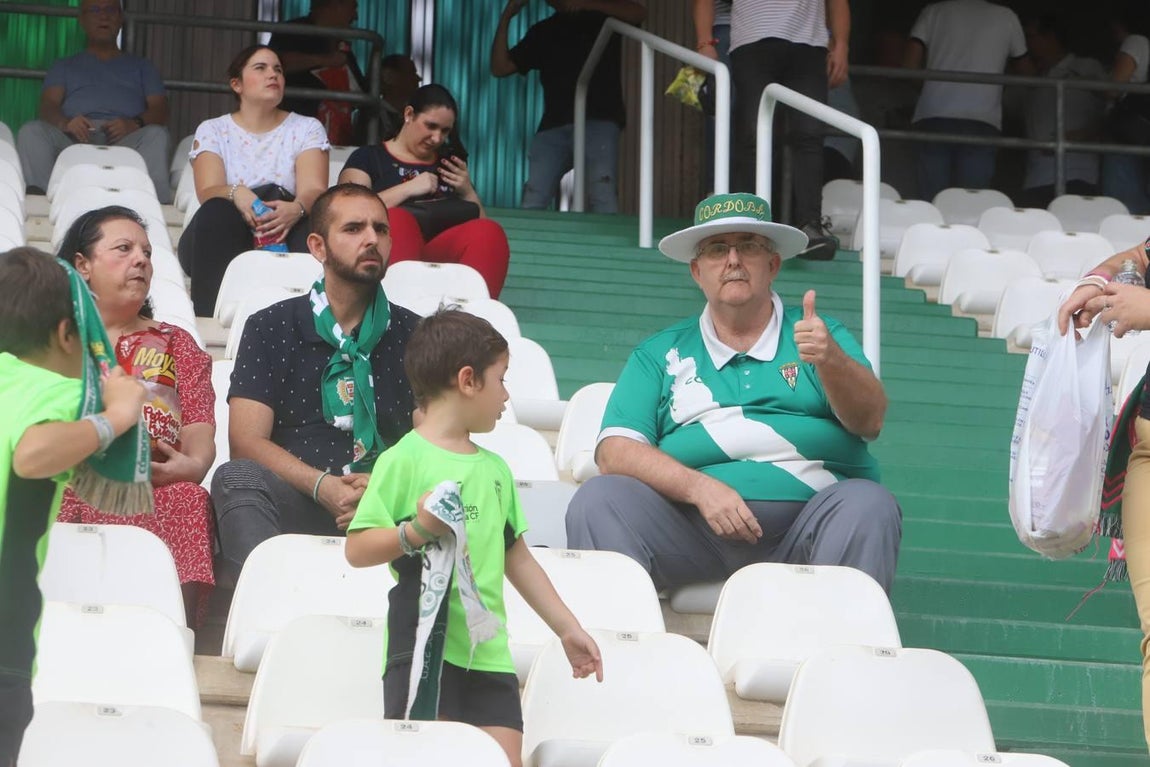 El ambiente en las gradas del Arcángel, en imágenes