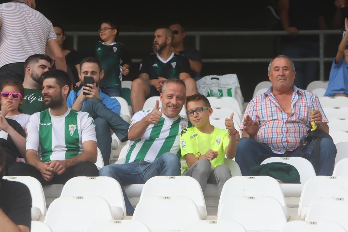 El ambiente en las gradas del Arcángel, en imágenes