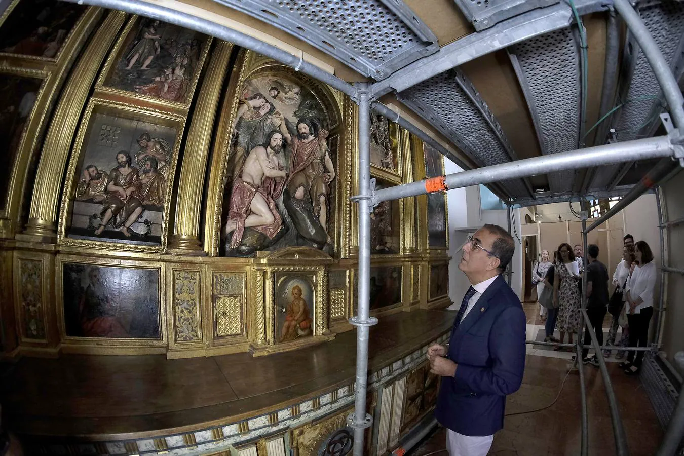 La Anunciación descubre el «nuevo» retablo de Montañés
