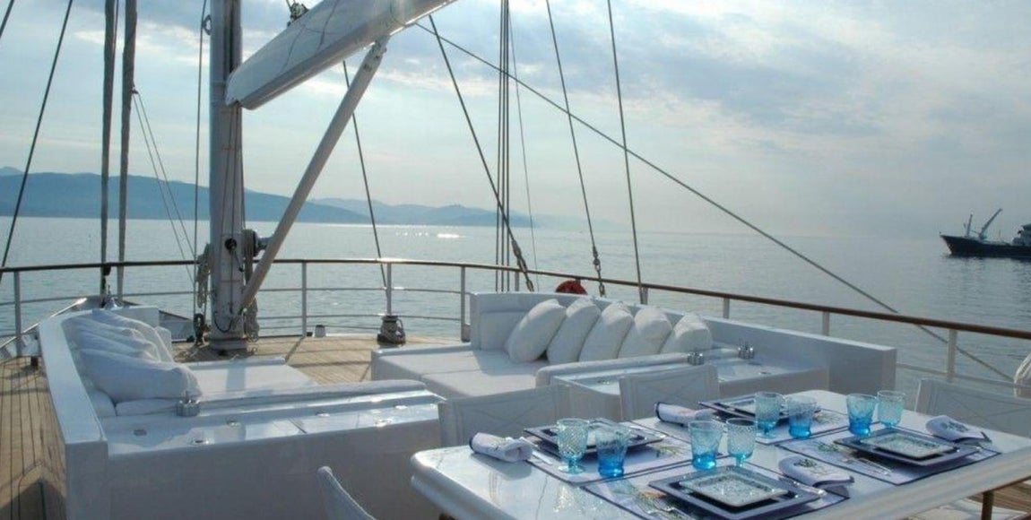 Mata Múa. El barco tiene 38m de eslora y 11 de manga. Es obra del astillero holandés Scheepswerf Friesland