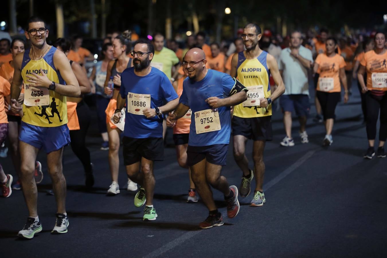 ¿Has corrido la Carrera Nocturna de Sevilla? Búscate en las fotos (II)